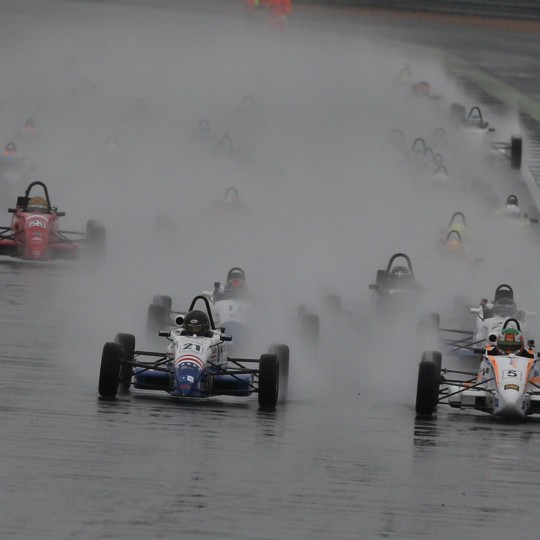 Tread pattern and wet weather pattern guide