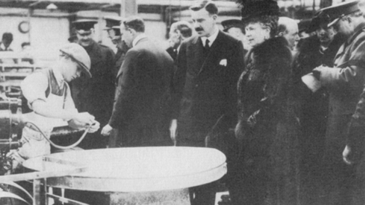 Queen-Mary’s-visit-in-1941.png