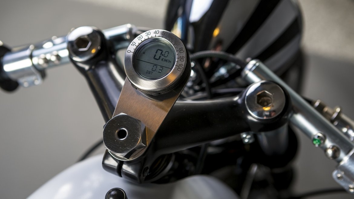 MR348-Speedo-Headlight-Copy.jpg